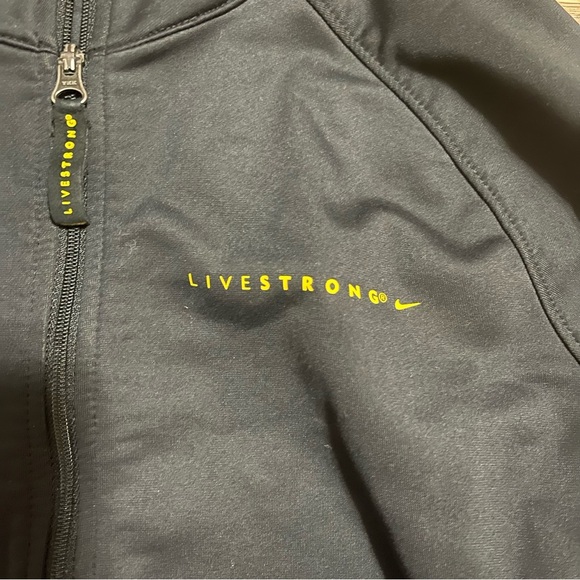 Nike Livestrong Sweatshirt Medium - Picture 2 of 10